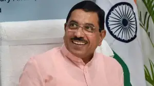মোদির আস্থাভাজন নেতা প্রহ্লাদ জোশী এখন ভারতের শিক্ষা মন্ত্রণালয়ের দায়িত্বে
