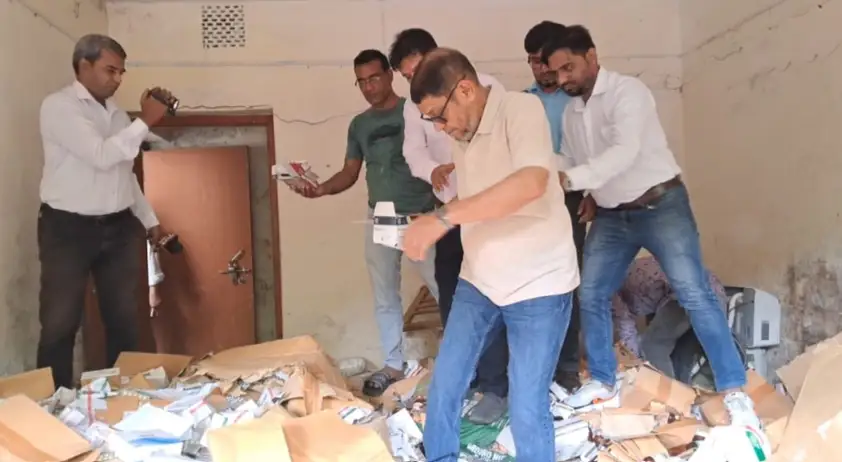 স্বাস্থ্যমন্ত্রীর আকস্মিক পরিদর্শনের পরদিনই সিলগালা স্বাস্থ্য কর্মকর্তার ব্যক্তিগত ক্লিনিক