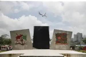 কালো কাপড়ে ঢাকা জুলাই শহীদ নারী মঞ্চের ভাস্কর্য, তদন্তের দাবি
