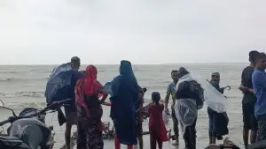 উত্তাল সমুদ্রে গোসল করতে নেমে বরগুনার নিখোঁজ পর্যটক!
