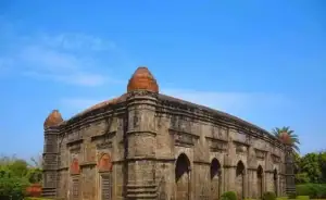 কলকাতায় ৬৫৩ বছরের পুরোনো মসজিদে পূজার আয়োজন