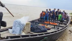 পদ্মায় নৌকাডুবি: দুই দিন পর মিলল বাবা-ছেলের মরদেহ