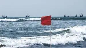 ঝড়ো হাওয়ার শ’ঙ্কায় সব সমুদ্রবন্দরে ৩ নম্বর স্থানীয় সতর্ক সংকেত বহাল