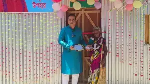 নির্বাচনী তহবিলে ৭০ টাকা দিয়েছিলেন ভিক্ষুক বৃদ্ধা, নির্বাচিত হয়ে বৃদ্ধার জন্য ঘর নির্মাণ করলেন এমপি