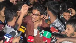রাত ১০টার মধ্যে শিক্ষামন্ত্রীর পদত্যাগের আল্টিমেটাম দিয়ে শাহবাগ ছাড়লেন শিক্ষার্থীরা