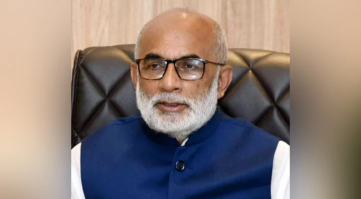 লন্ডনে প্রকাশ্যে ডাব খাওয়ার সময় প্রশ্নের মুখে সাবেক ছাত্রদল নেতা, ১৭ বছরের গুম-খুনের অভিযোগ