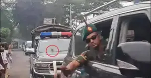 প্রধানমন্ত্রীর গাড়িতে ‘পাথর নিক্ষেপ’ হয়নি, সেটা ছিল সামনের গাড়ির চাকা থেকে ‘ছিটকে আসে ইটের টুকরো’!