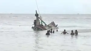 উত্তাল বঙ্গোপসাগরে তিন মাছধরা ট্রলারডুবি, নিখোঁজ অন্তত ১৩ জেলে