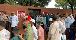 প্রথম দিনেই জুলাই স্মৃতি জাদুঘরে দর্শনার্থীর উপচে পড়া ভিড়