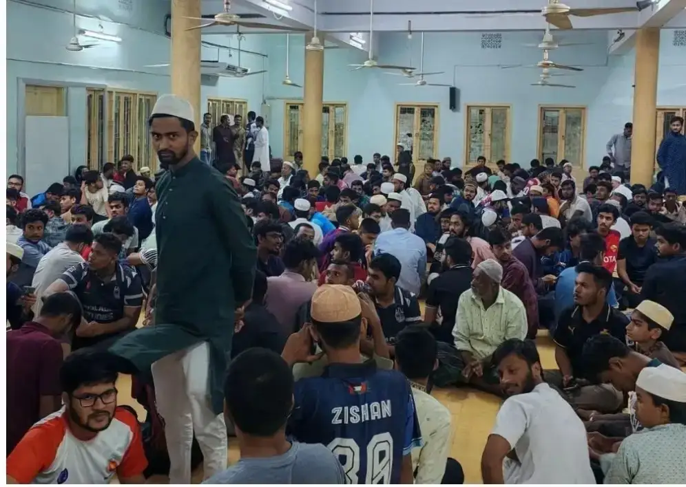 মিলাদুন্নবীর অনুষ্ঠানে তবারক না পাওয়া শিক্ষার্থীদের ১০০ টাকা দিলেন চবি উপাচার্য!