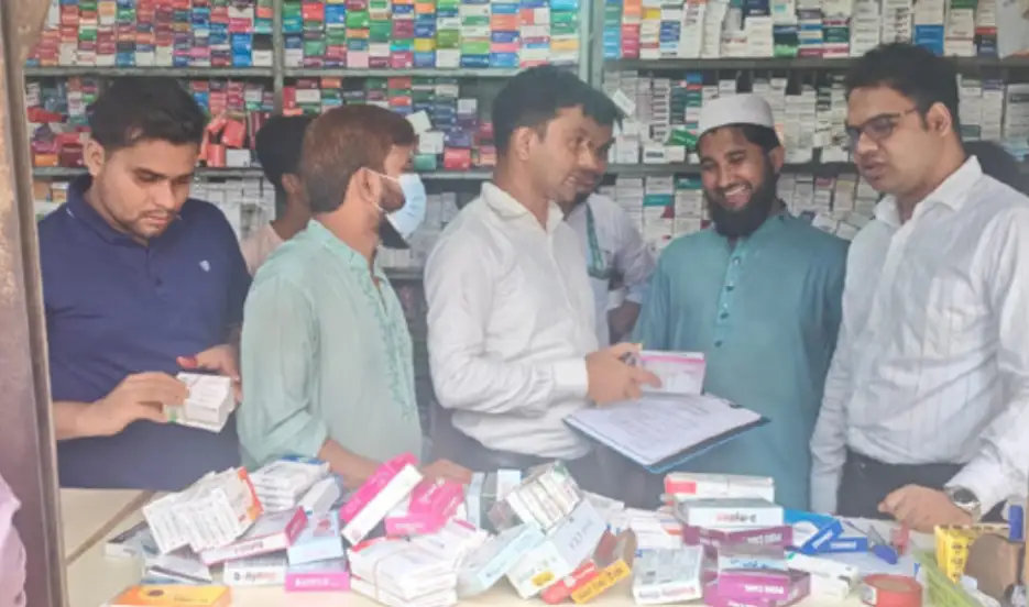 মোবাইল কোর্টের খবর পেয়ে দোকান বন্ধ করে পালালেন ২০০ ওষুধ ব্যবসায়ী