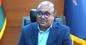 পিএসসি চেয়ারম্যান অধ্যাপক মোবাশ্বের মোনেমের পদত্যাগ