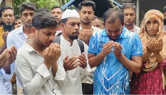 হজের টানে পায়ে হেঁটে মক্কার পথে নাটোরের দুলাল হোসেন