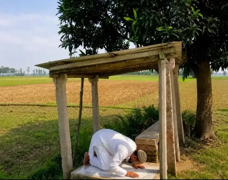 নিজের জমির এক কোণে কৃষকের ছোট্ট মসজিদ, বদলে গেল পথচারীদের কষ্ট
