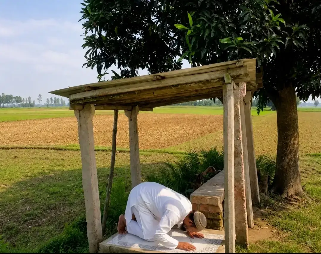 নিজের জমির এক কোণে কৃষকের ছোট্ট মসজিদ, বদলে গেল পথচারীদের কষ্ট
