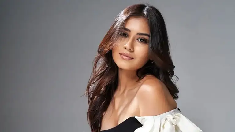 টাকার বিনিময়ে মাসে পাঁচবার যৌন সম্পর্কের প্রস্তাব, তিক্ত অভিজ্ঞতা জানালেন আকাঙ্ক্ষা