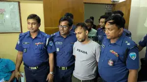 নোয়াখালীতে প্রবাসীর বাড়িতে অস্ত্রের মুখে চাঁদাবাজি, পুলিশের অভিযানে আটক ১!
