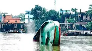 সিলেটে অবৈধ বালু-পাথর উত্তোলনে অভিযান, তিন নৌকা ডুবিয়ে দিল প্রশাসন!