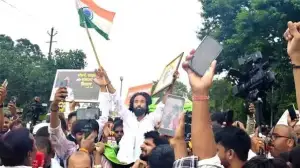 শিক্ষার্থী আন্দোলনে উত্তাল ঝাড়খণ্ড, পুলিশের হামলার সমালোচনায় রাহুল গান্ধী!