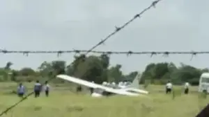 ভারতে জরুরি অবতরণ করতে গিয়ে প্রশিক্ষণ বিমান বিধ্ব/স্ত