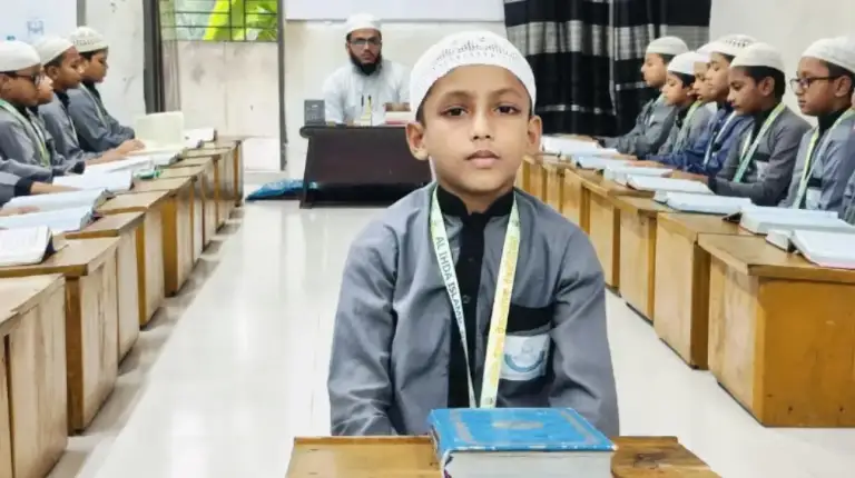 মাত্র এক বছরে পুরো কোরআন হিফজ করে তাক লাগাল লক্ষীপুরের ৮ বছরের শিশু আব্দুর রহমান!