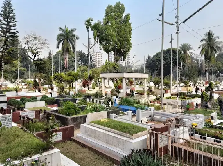 রাজধানীতে ‘সাড়ে তিন হাত মাটি’র দাম দেড় কোটি টাকা!