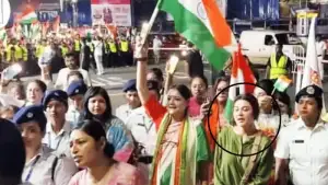 কলকাতার রাজপথে মিছিলে অংশ নিতে দেখা গেলো জয়া আহসানকে