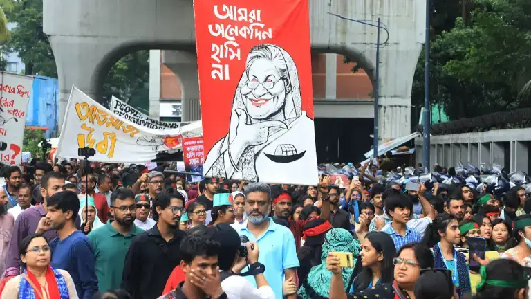‘পরশু নয়, কালকেই লং মার্চ টু ঢাকা’—আসিফ মাহমুদের এই এক পোস্টেই বদলে গিয়েছিল ইতিহাস