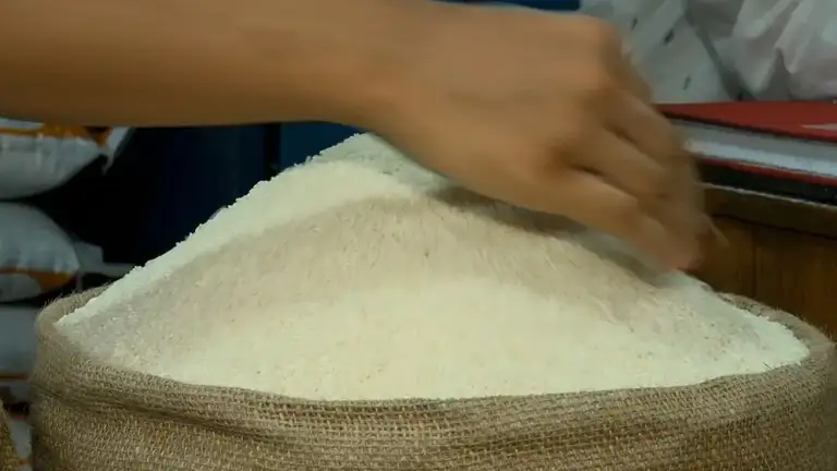 সুগন্ধি চালের বাজারে অস্থিরতা, এক মাসেই কেজিতে ৮০ টাকা পর্যন্ত দাম বেড়েছে সুগন্ধি চালের