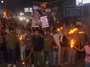 ছাত্র আন্দোলনে আবারও উত্তা/ল ভারত, মশাল মিছিল শিক্ষার্থীদের