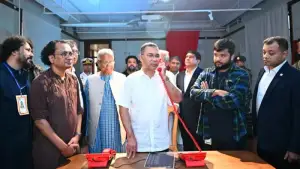 জুলাই স্মৃতি জাদুঘরে লাল টেলিফোনে শেখ হাসিনার কল রেকর্ড শুনলেন প্রধানমন্ত্রী