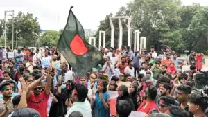 ৩৪ জুলাই: প্রতিবাদী গান আর স্লোগানে মুখর শহীদ মিনার, উত্তাল ছিল শ্রাবণের সেই বিকেল