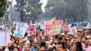 বৃষ্টি উপেক্ষা করে ১১ দলীয় ঐক্যের গণসমাবেশে নেতাকর্মীদের ঢল