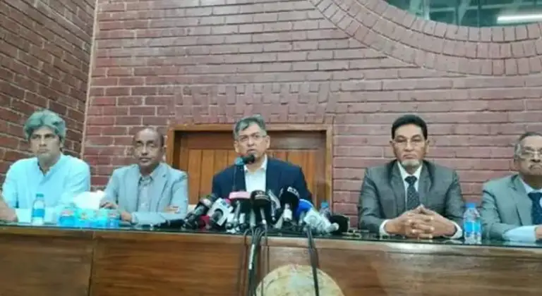 সংবিধানে ফিরবে ‘মহান আল্লাহর ওপর পূর্ণ আস্থা ও বিশ্বাস’: স্বরাষ্ট্রমন্ত্রী
