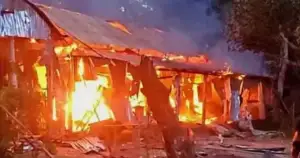 নবম শ্রেণির শিক্ষার্থীকে জিম্মি করে মাকে ধর্ষণের অভিযোগ, আসামিদের বাড়িতে আগুন