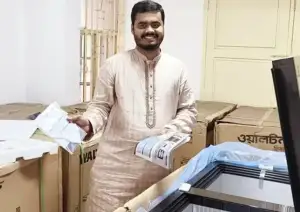 চা-নাস্তার বাজেট না খরচ করে শিক্ষার্থীদের জন্য ১১ ফ্রিজ উপহার চাকসু ভিপির