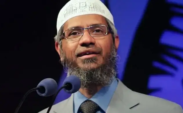 নামাজে টুপি-পাগড়ি না পরা অসম্পূর্ণ জ্ঞানের প্রকাশ: ডা. জাকির নায়েক