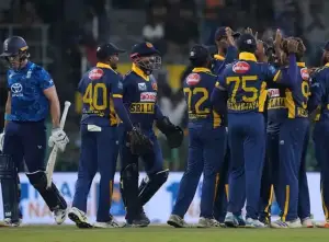 রোমাঞ্চকর লড়াইয়ে ইংল্যান্ডকে হারাল শ্রীলঙ্কা