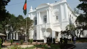 জুলাই আন্দোলনে স্বামী নিহ’ত, মেয়েকে ধ’র্ষ’ণের পর আ’ত্মহ’ত্যার অভি’যোগ স্ত্রীর