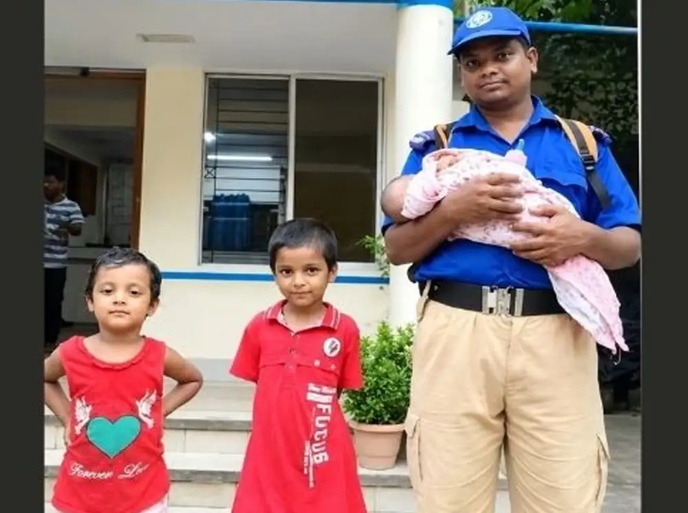 মা চলে গেছেন, বাবা কা’রাগারে; রাস্তায় কান্নারত তিন শিশু উদ্ধার