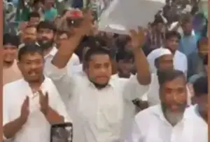 ‘চাঁদা নয়, ভিক্ষা দিন’—বাংলামোটরে এনসিপির প্রতীকী কর্মসূচি