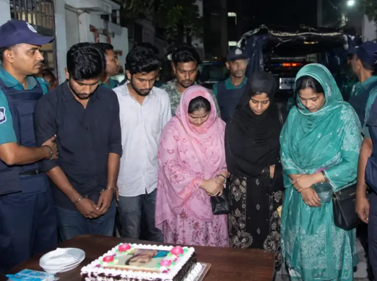 শেখ হাসিনার জন্মদিনের কেক কাটার আয়োজন থেকে ৩ নারীসহ আট’ক ৭