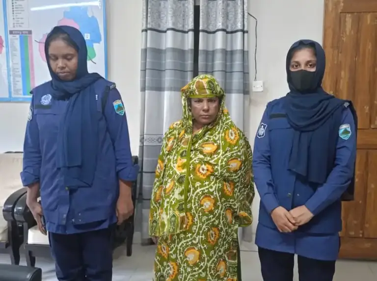 নয় বছরের অপেক্ষার অবসান, হারানো মেয়েকে ফিরে পেয়ে কাঁদলেন মা