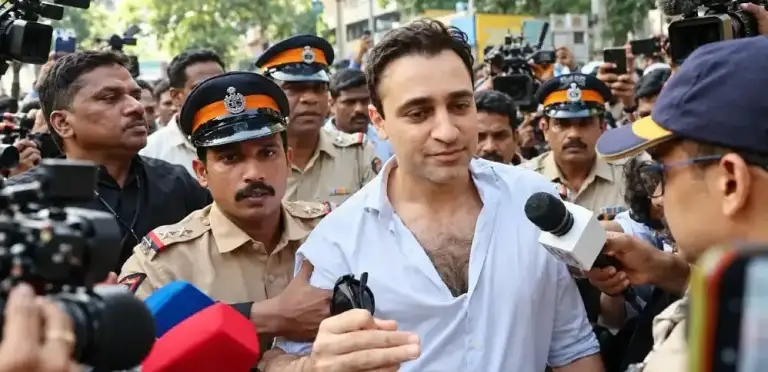 ২৮ অক্টোবরের মধ্যে ভারত ছাড়ার নির্দেশ, আদালতের দ্বারস্থ বলিউড অভিনেতা ইমরান খান