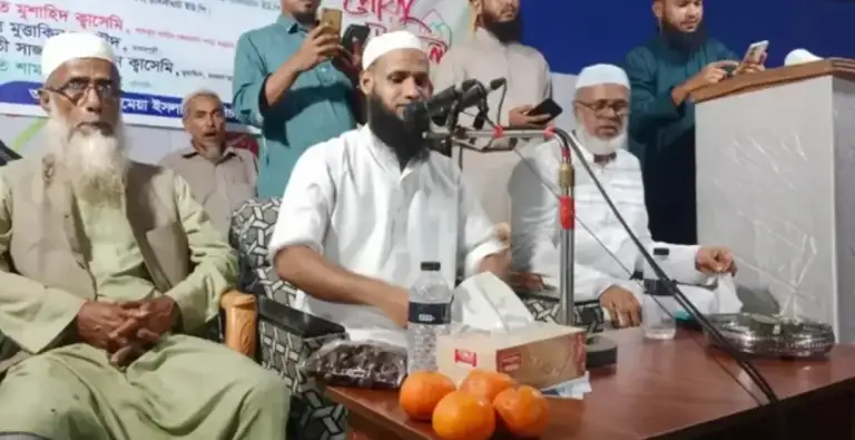 নিলামে চার কমলার দাম উঠল ৫০ হাজার টাকা, কিনে নিলেন যুক্তরাষ্ট্রপ্রবাসী