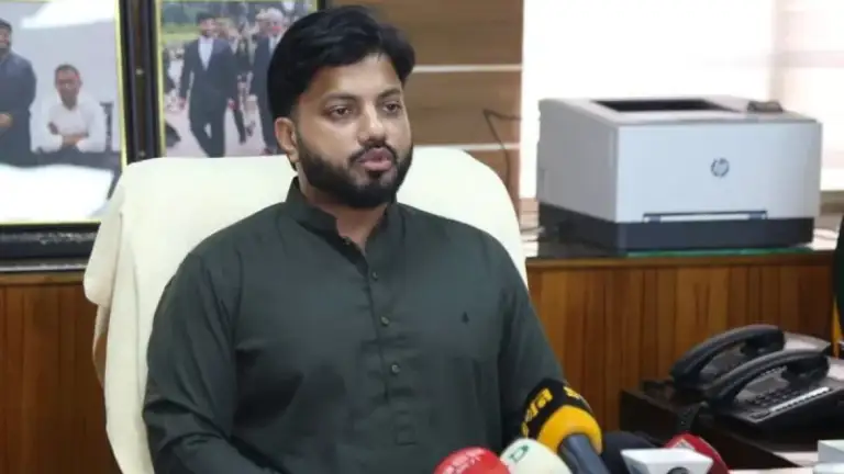 জাতীয় প্রেস ক্লাবে আজ পদত্যাগের চূড়ান্ত ঘোষণা দেবেন ইশরাক হোসেন