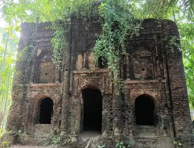 ভোলায় লোকচক্ষুর আড়ালে ৩০০-৪০০ বছরের পুরনো মসজিদের সন্ধান