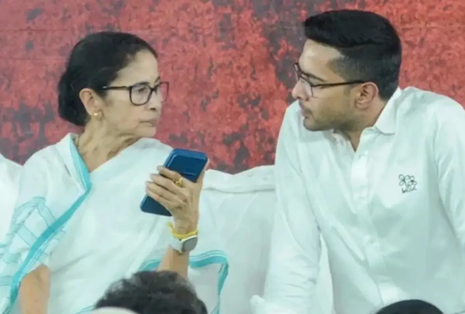 বিদ্রোহীদের ১৫ দিনের আল্টিমেটাম মমতার, এরপর ‘দলের দরজা চিরতরে বন্ধ’