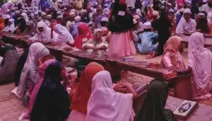 বরিশালে ১১০০ খুদে শিক্ষার্থীর হাতে পবিত্র কোরআন তুলে দিল মক্তব