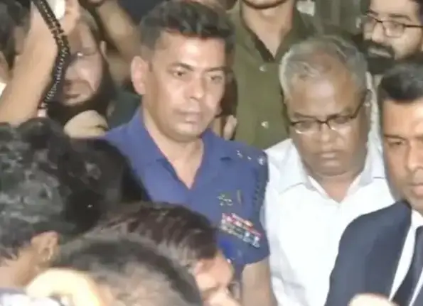 ‘আর ফিরবেন না’ শর্তে ক্যাম্পাস ছাড়লেন চুয়েট উপাচার্য